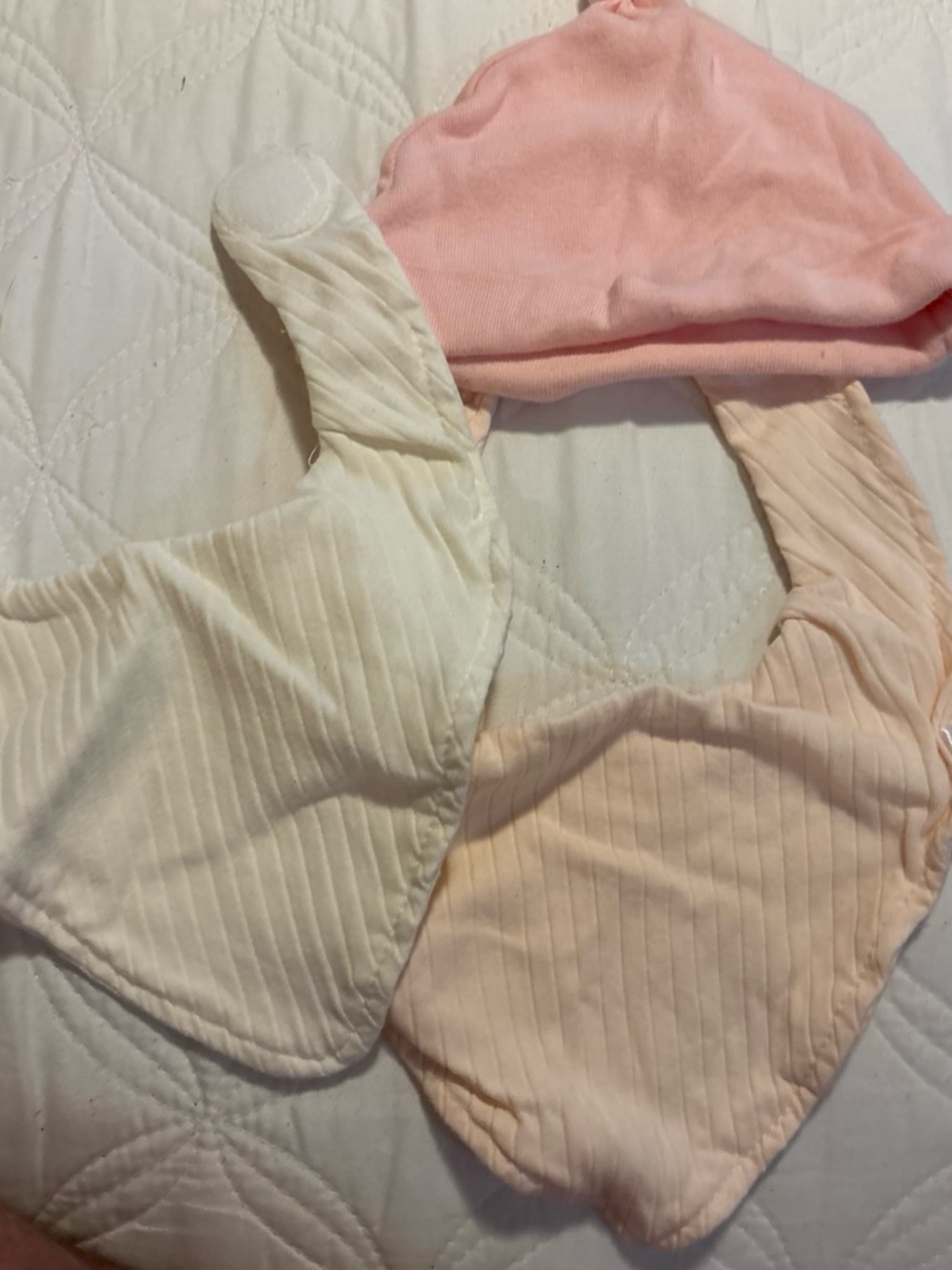 Source Unknown Baby Bibs and Hat in Pink, Cream